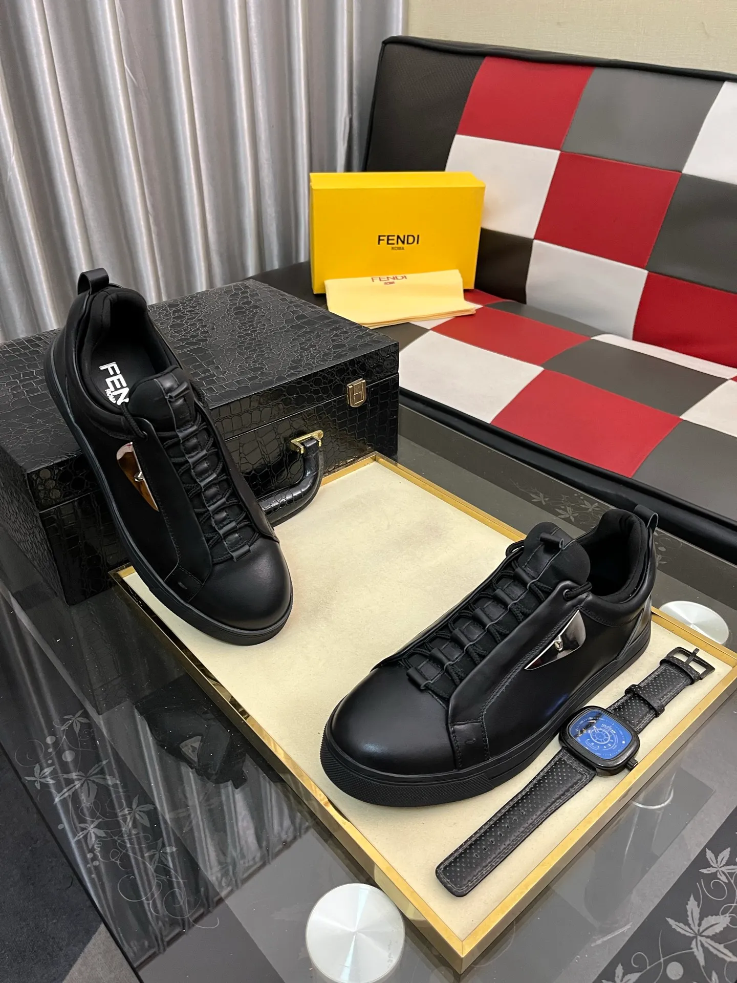 Men's Men's Shoes 💰: 420⌚️⌚️[Fendi] Fendi's latest high-top casual shoes for men! Available at counters simultaneously! A one-to-one replica of the original. The surface is made of imported high-tech waterproof mesh, the interior is made of first-layer water-dyed cowhide, and the original factory-supplied rubber outsole is used. Leading new fashion concepts. Matching code: 38-442️⃣Colors available